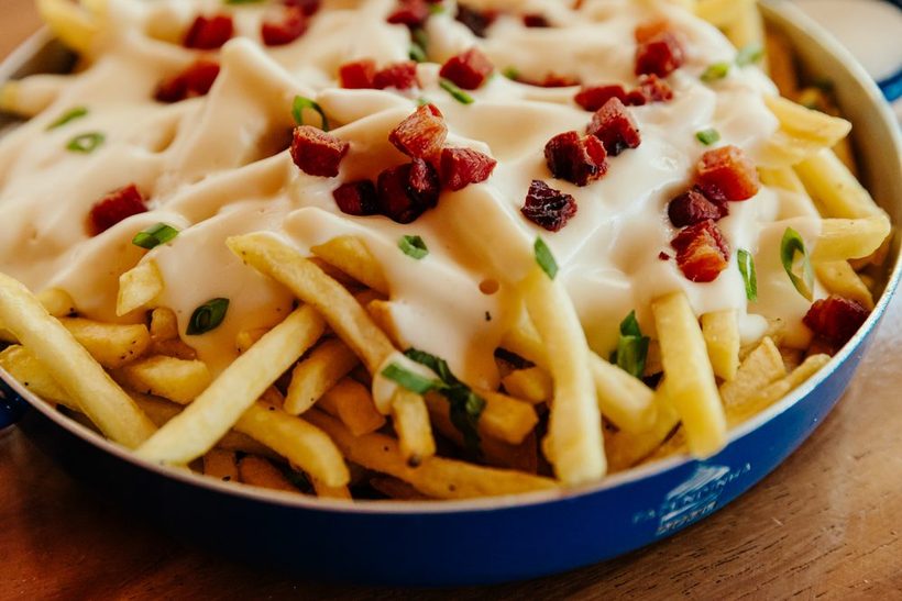 Batata frita com cheddar e bacon