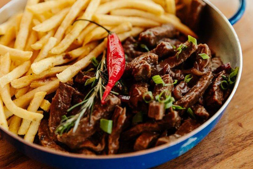 Picanha fatiada com batata frita