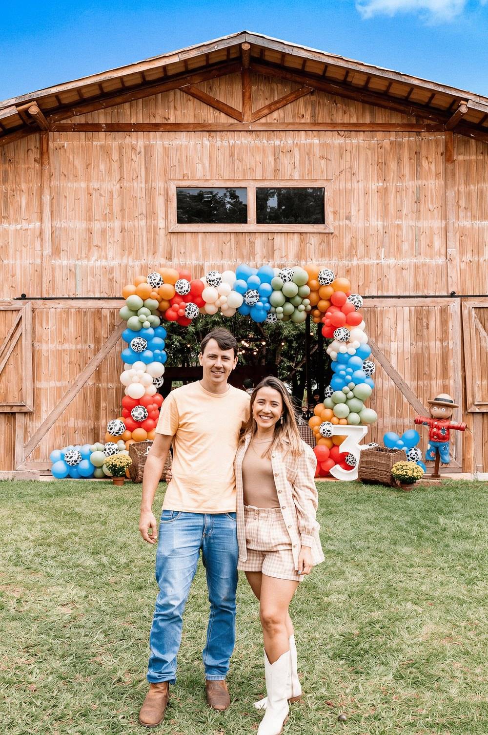 Fernanda e Augusto, os dois irmãos que criaram a Fazendinha Azul