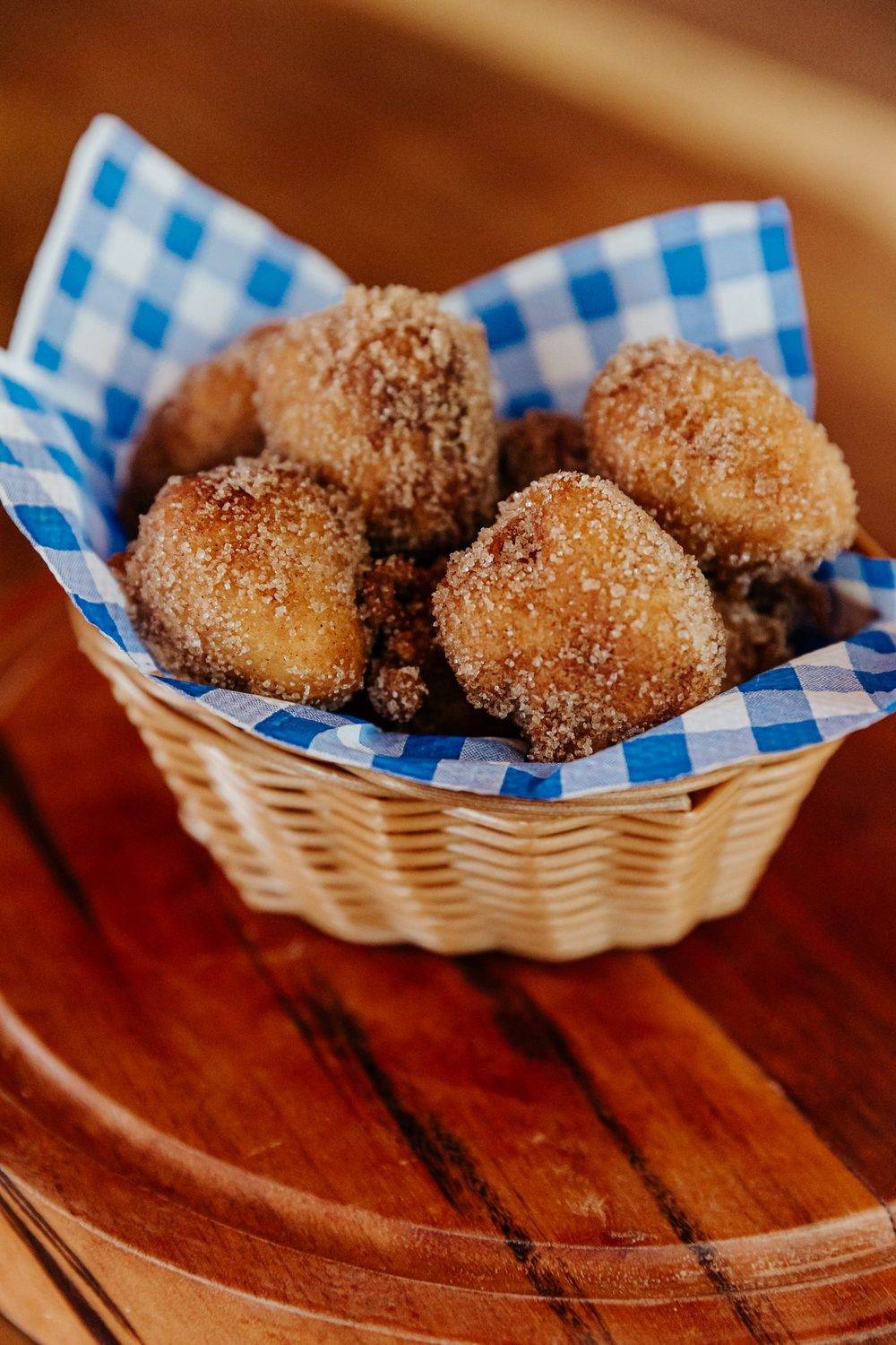Bolinhos de chuva na cestinha
