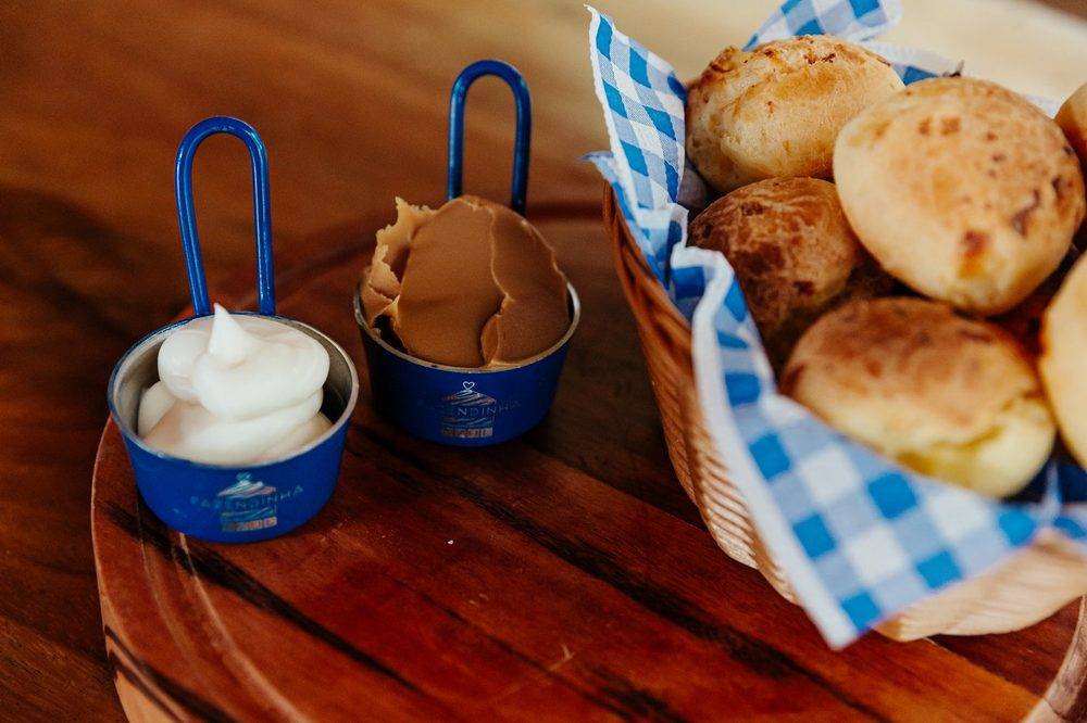 Cesta de pão de queijo