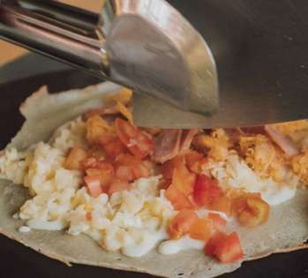 Tapioca sendo preparada na hora